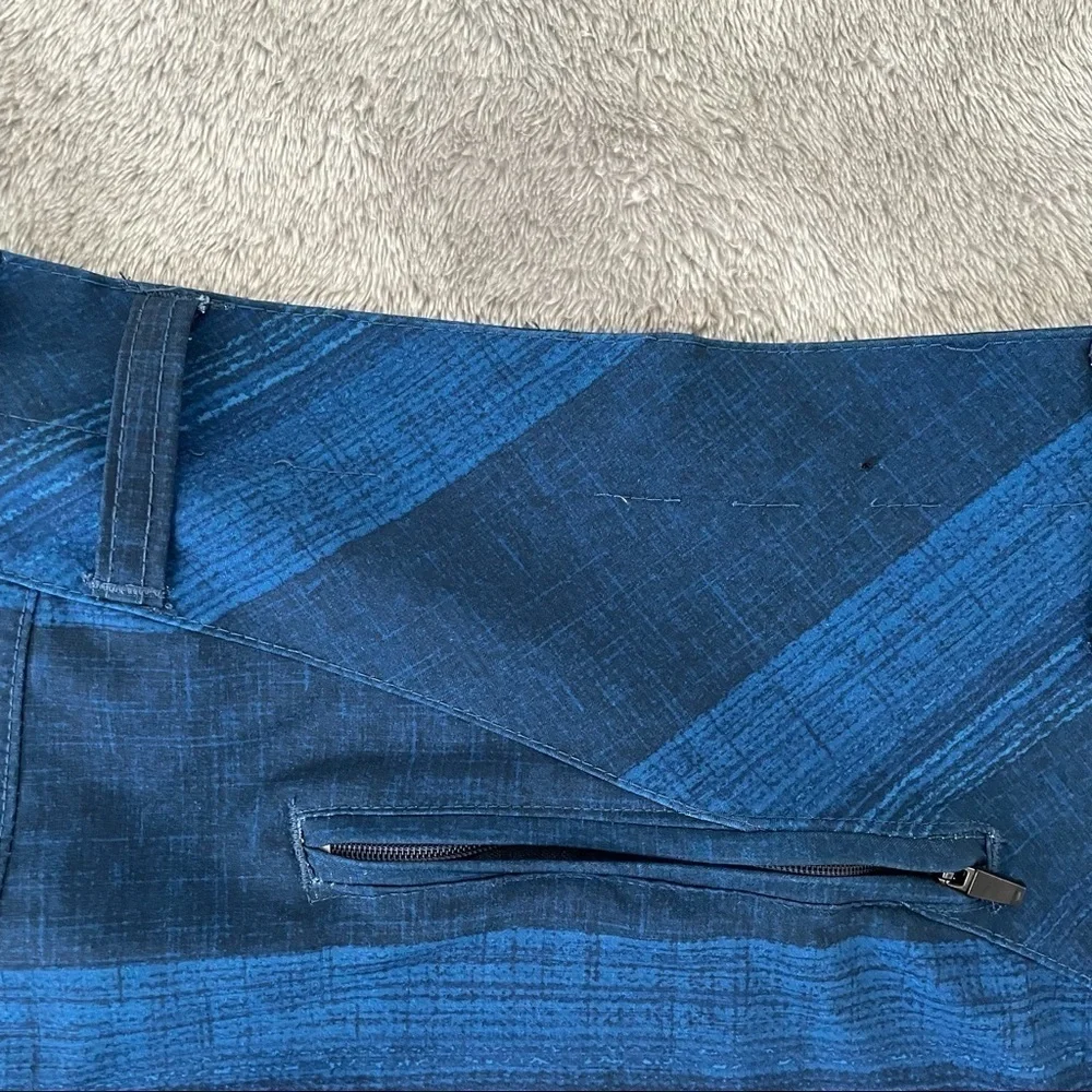 Burnside Blue Horizontal Striped Hybrid Shorts Size 36 Men's Board Shorts